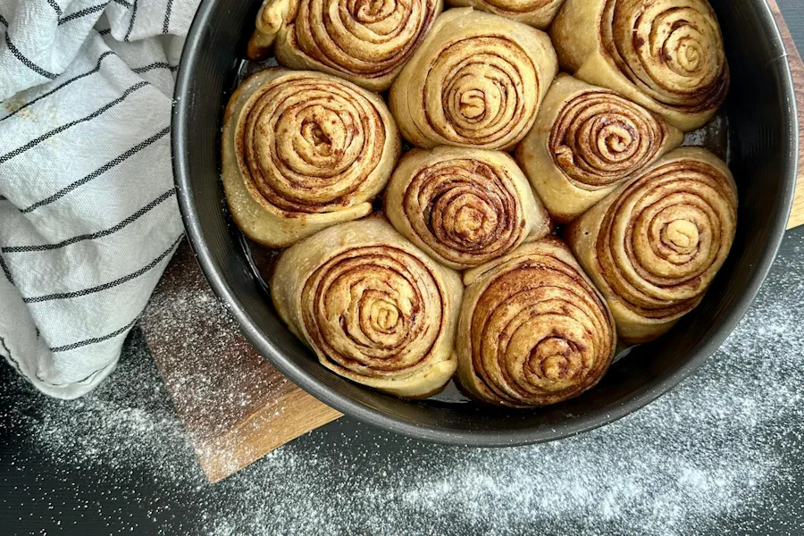 baka kanelbullar